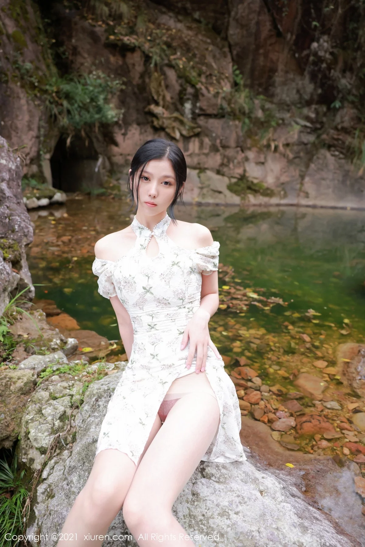 [[XiuRen秀人网]秀人网]No.4229_模特李雅柔大理旅拍户外山间性感服饰配肉丝裤袜撩人诱惑写真48P