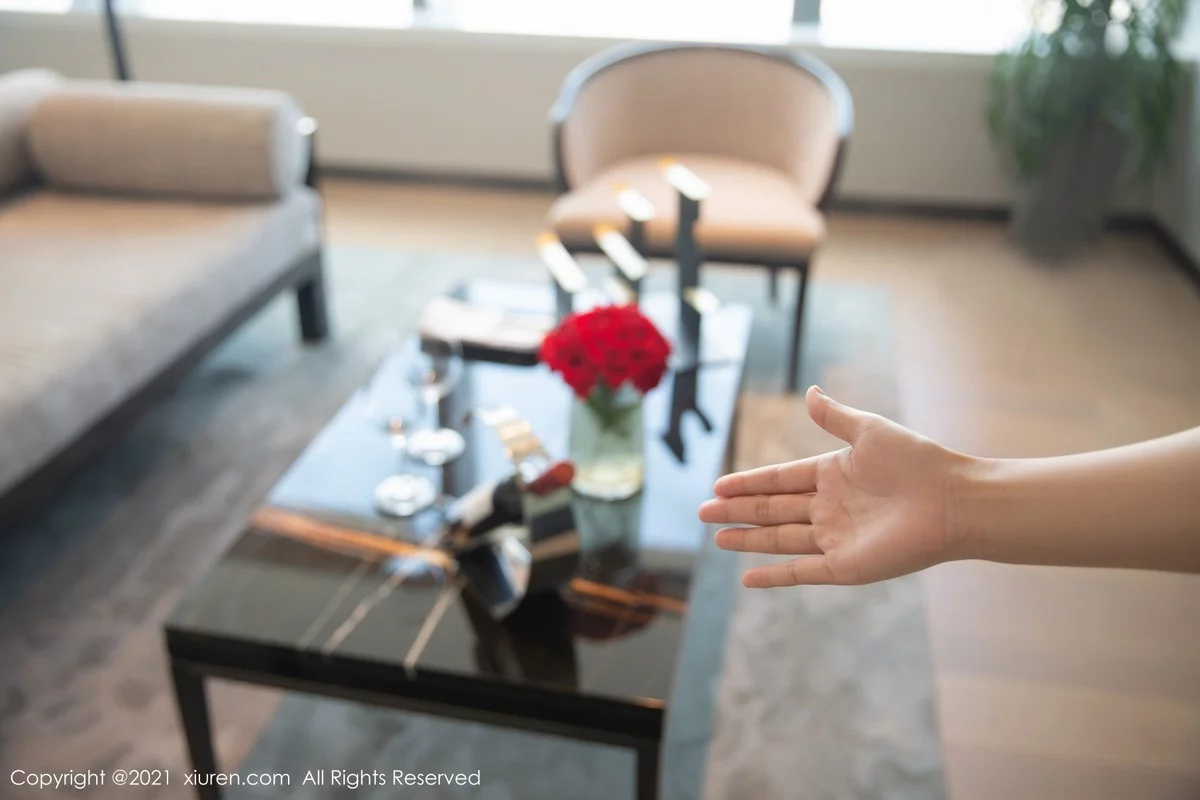 [[XiuRen秀人网]秀人网]No.4231_女神杨晨晨Yome下班后私房半脱露粉色内衣开档黑丝诱惑写真77P