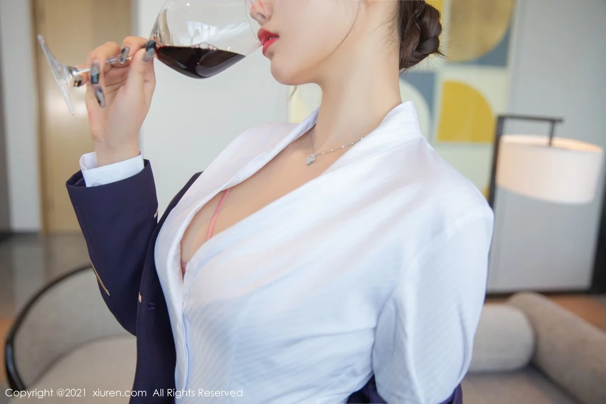 [[XiuRen秀人网]秀人网]No.4231_女神杨晨晨Yome下班后私房半脱露粉色内衣开档黑丝诱惑写真77P