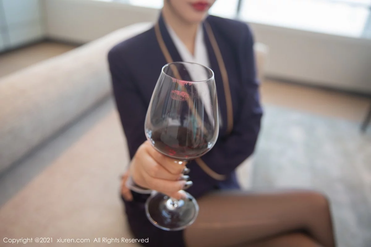 [[XiuRen秀人网]秀人网]No.4231_女神杨晨晨Yome下班后私房半脱露粉色内衣开档黑丝诱惑写真77P