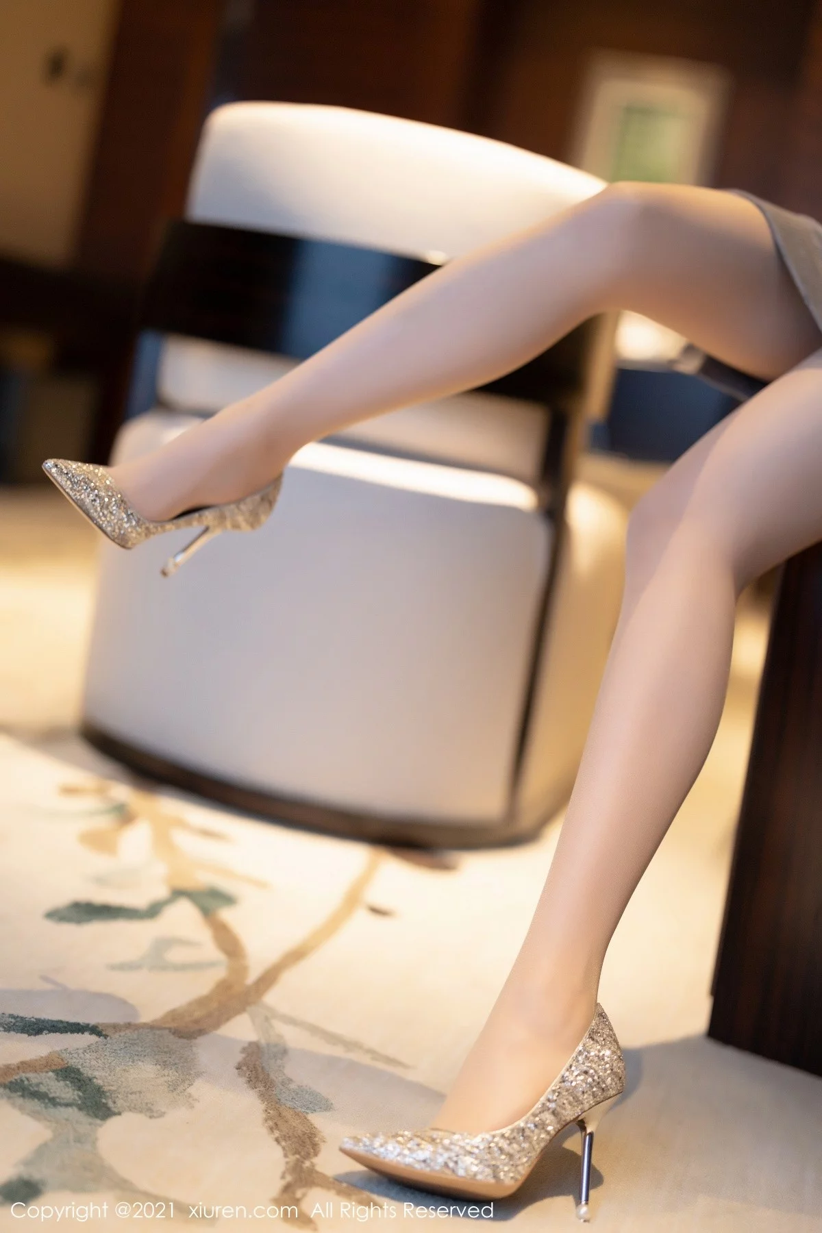 [[XiuRen秀人网]秀人网]No.4239_女神芝芝Booty私房针织衣套装配肉丝裤袜半脱秀翘臀诱惑写真90P