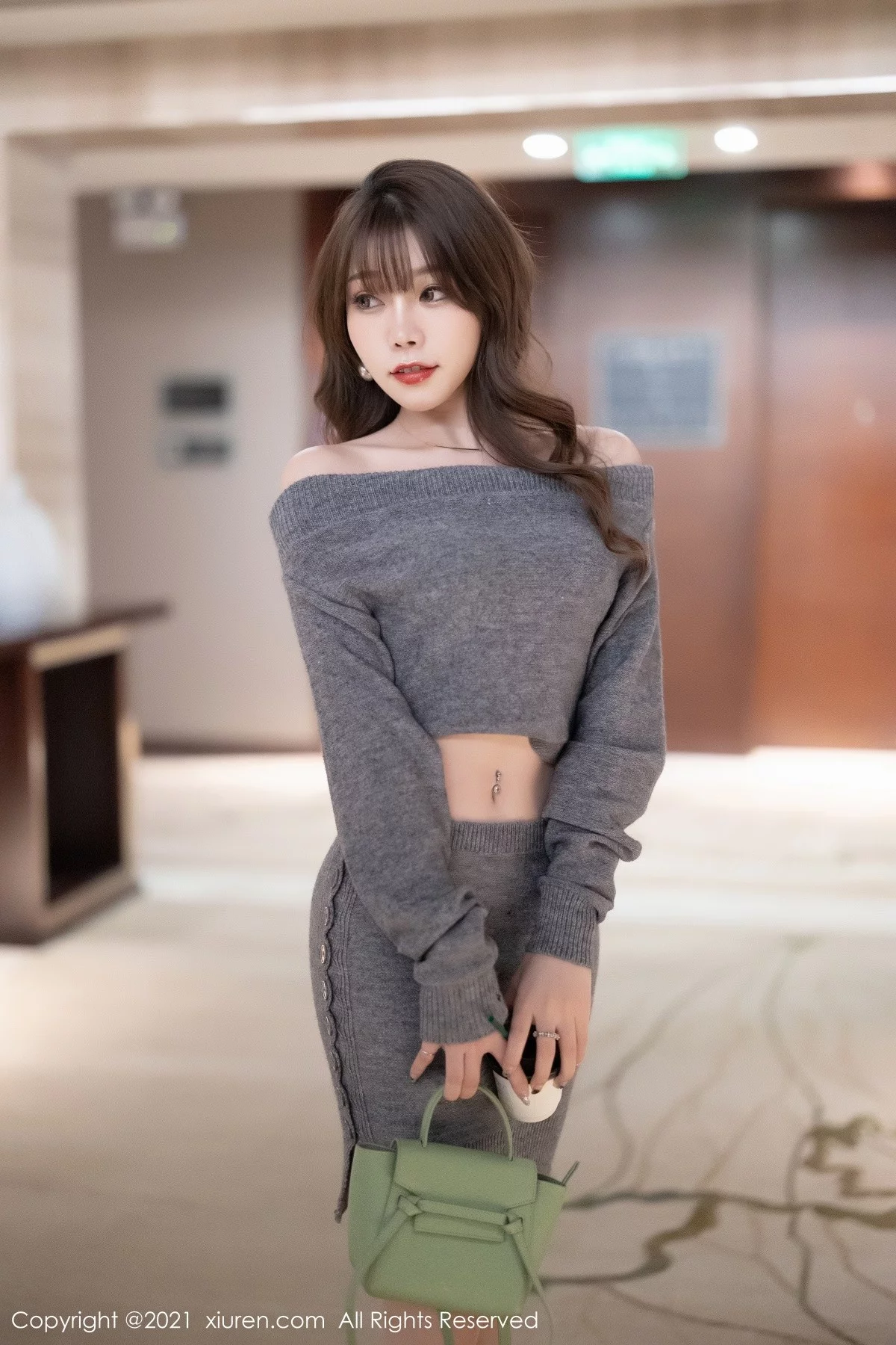 [[XiuRen秀人网]秀人网]No.4239_女神芝芝Booty私房针织衣套装配肉丝裤袜半脱秀翘臀诱惑写真90P