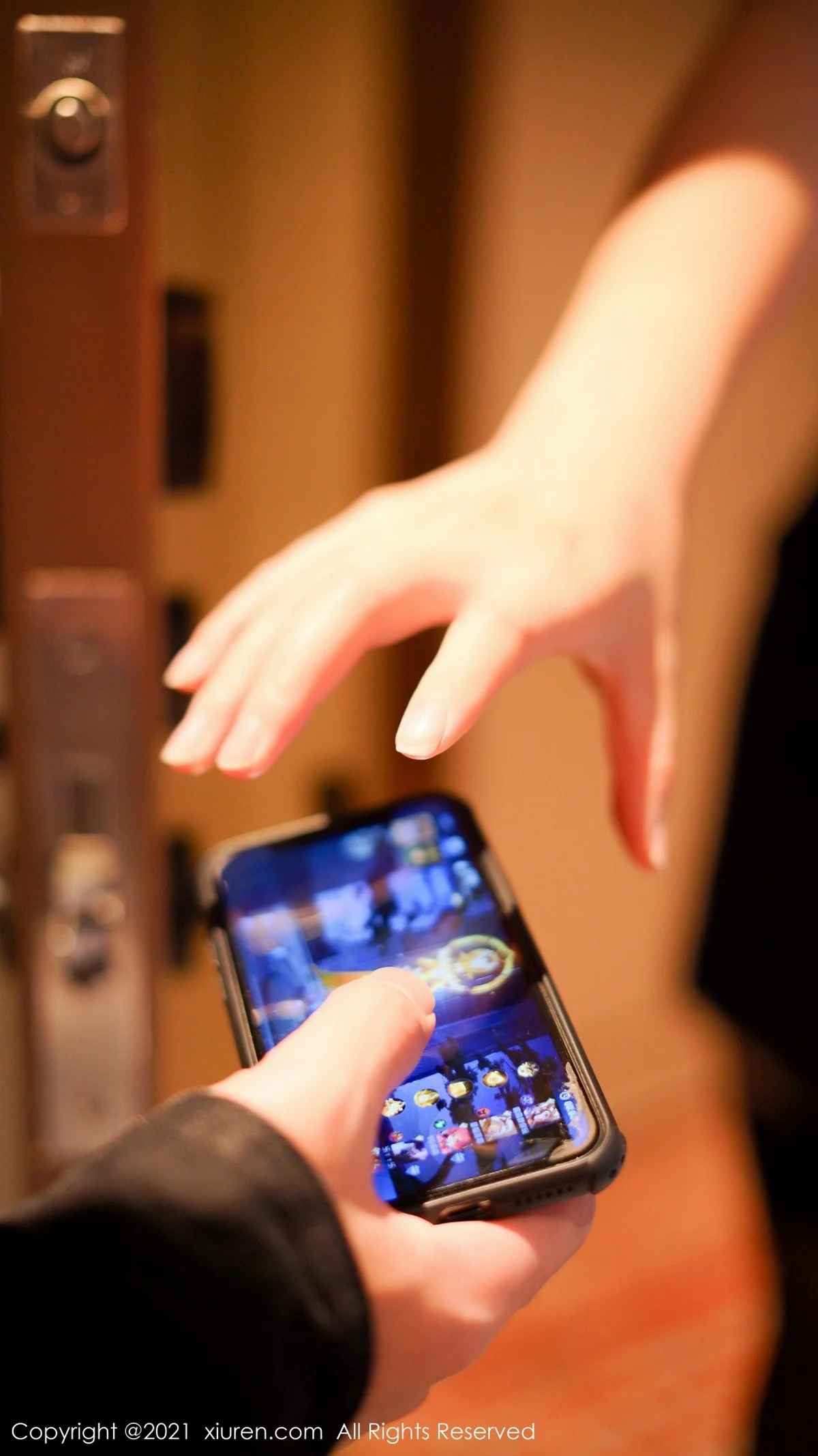 [[XiuRen秀人网]秀人网]No.4233_模特赵惟依coco私房性感空姐制服配黑色蕾丝袜秀翘臀诱惑写真51P