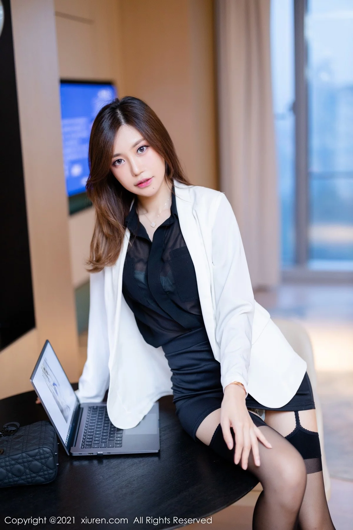 [[XiuRen秀人网]秀人网]No.4285_女神绮里嘉ula脱职业装露缕空情趣内衣配蕾丝吊袜撩人诱惑写真68P