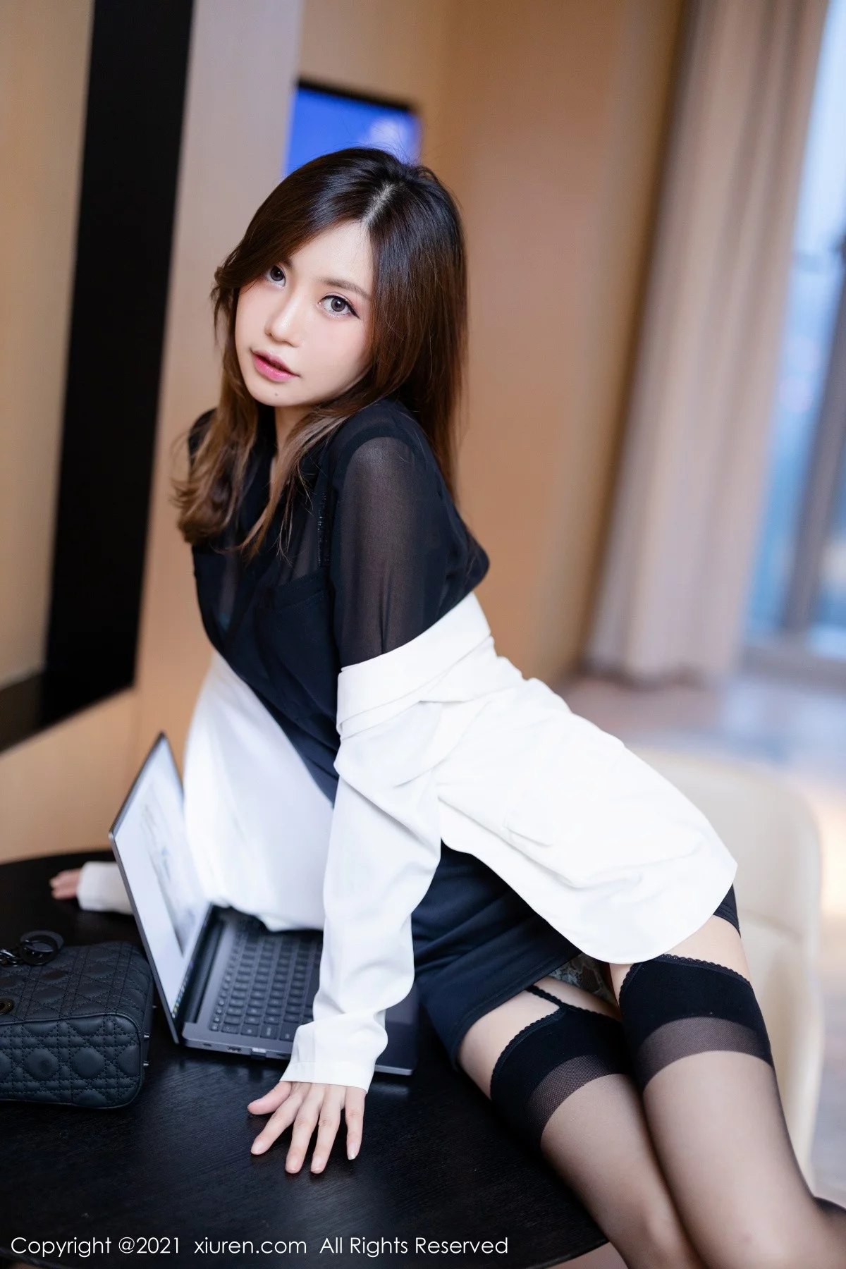 [[XiuRen秀人网]秀人网]No.4285_女神绮里嘉ula脱职业装露缕空情趣内衣配蕾丝吊袜撩人诱惑写真68P