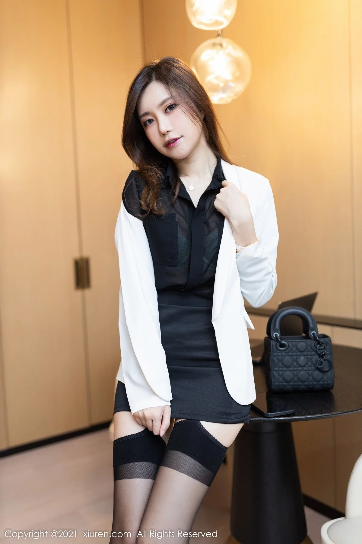 [[XiuRen秀人网]秀人网]No.4285_女神绮里嘉ula脱职业装露缕空情趣内衣配蕾丝吊袜撩人诱惑写真68P