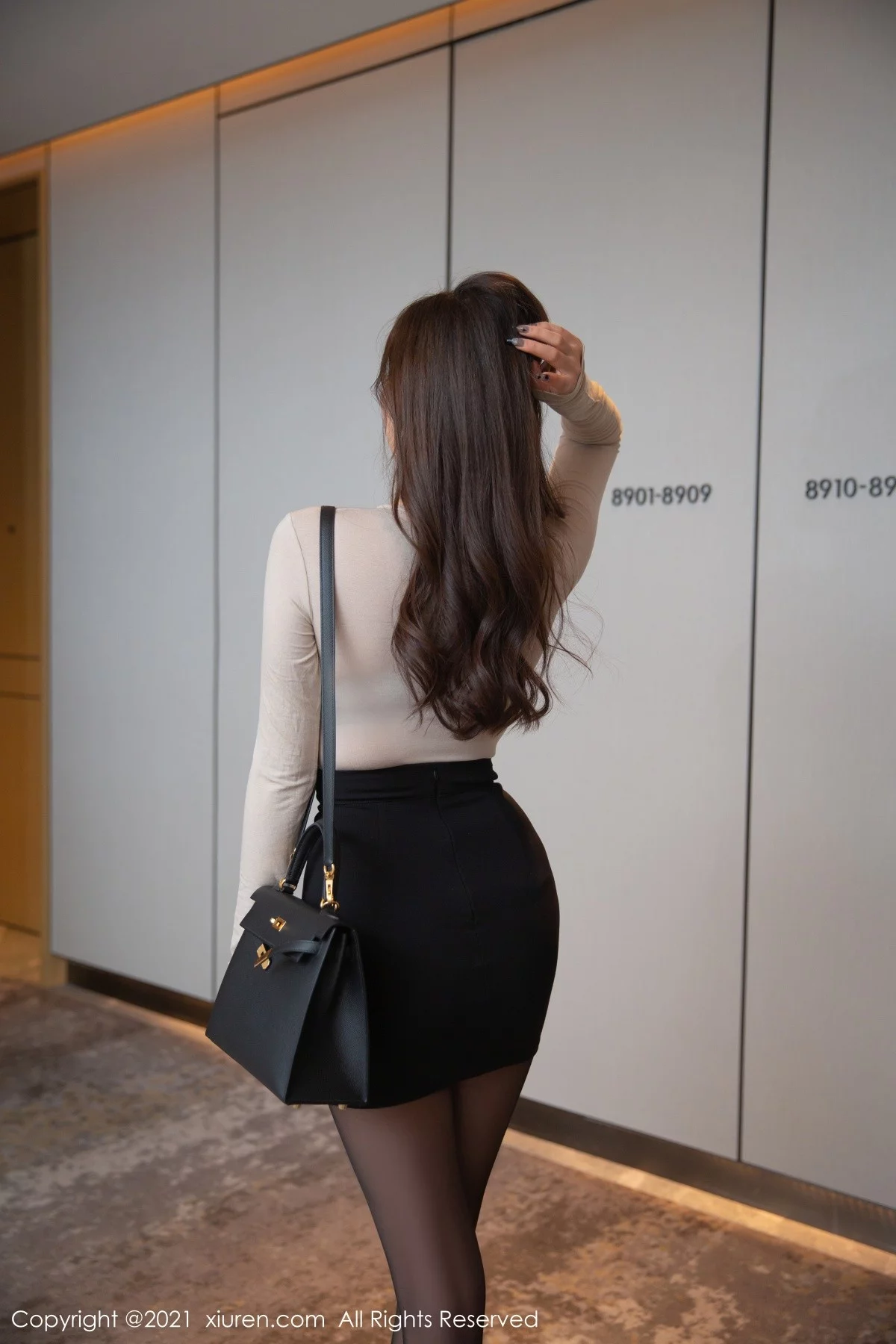 [[XiuRen秀人网]秀人网]No.4289_女神杨晨晨Yome浅色轻纱上衣配开档黑丝秀完美身材诱惑写真68P