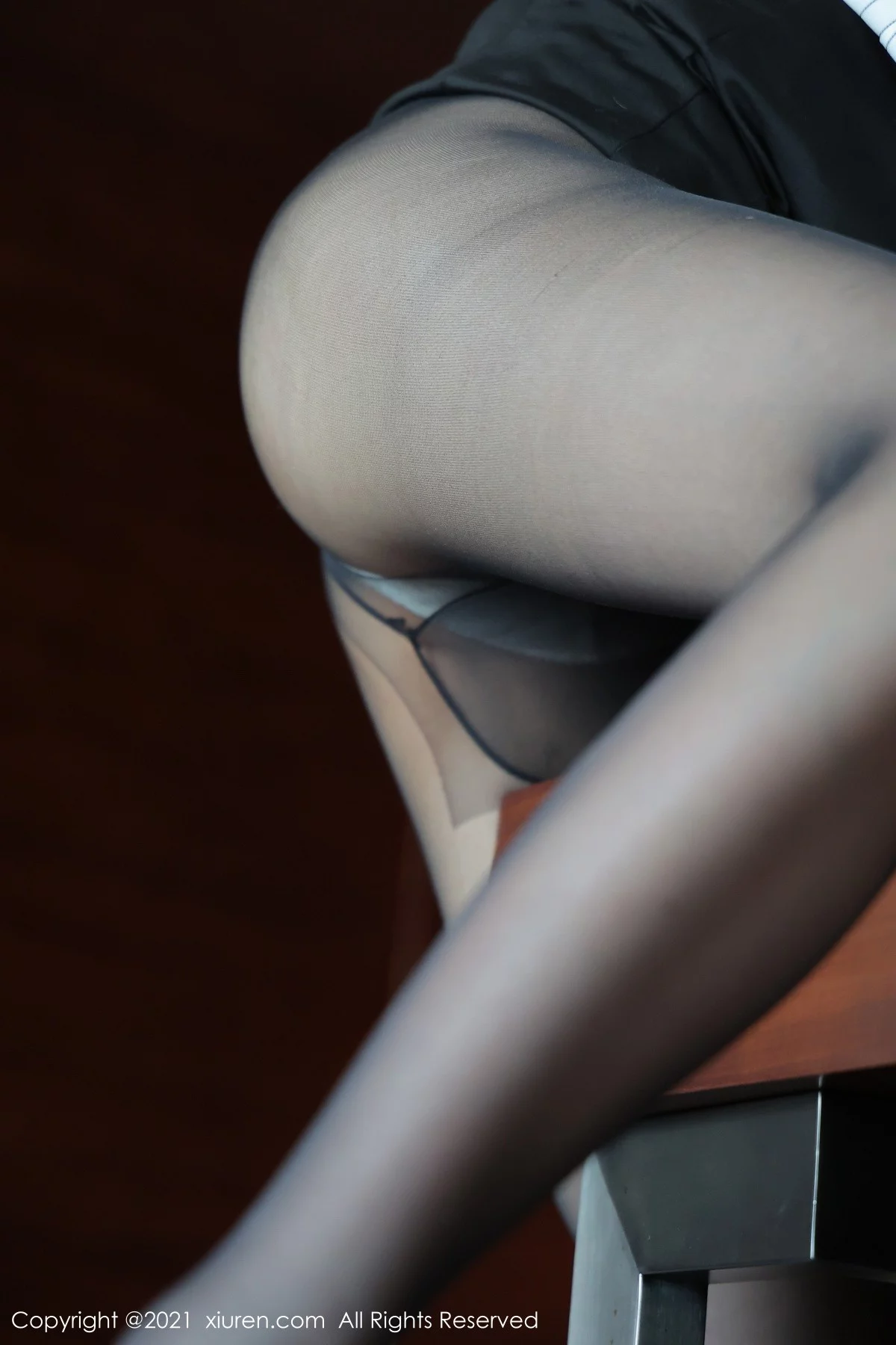 [[XiuRen秀人网]秀人网]No.4291_模特月音瞳白衬衫黑短裙秘书OL主题私房半脱秀丰满身材诱惑写真99P