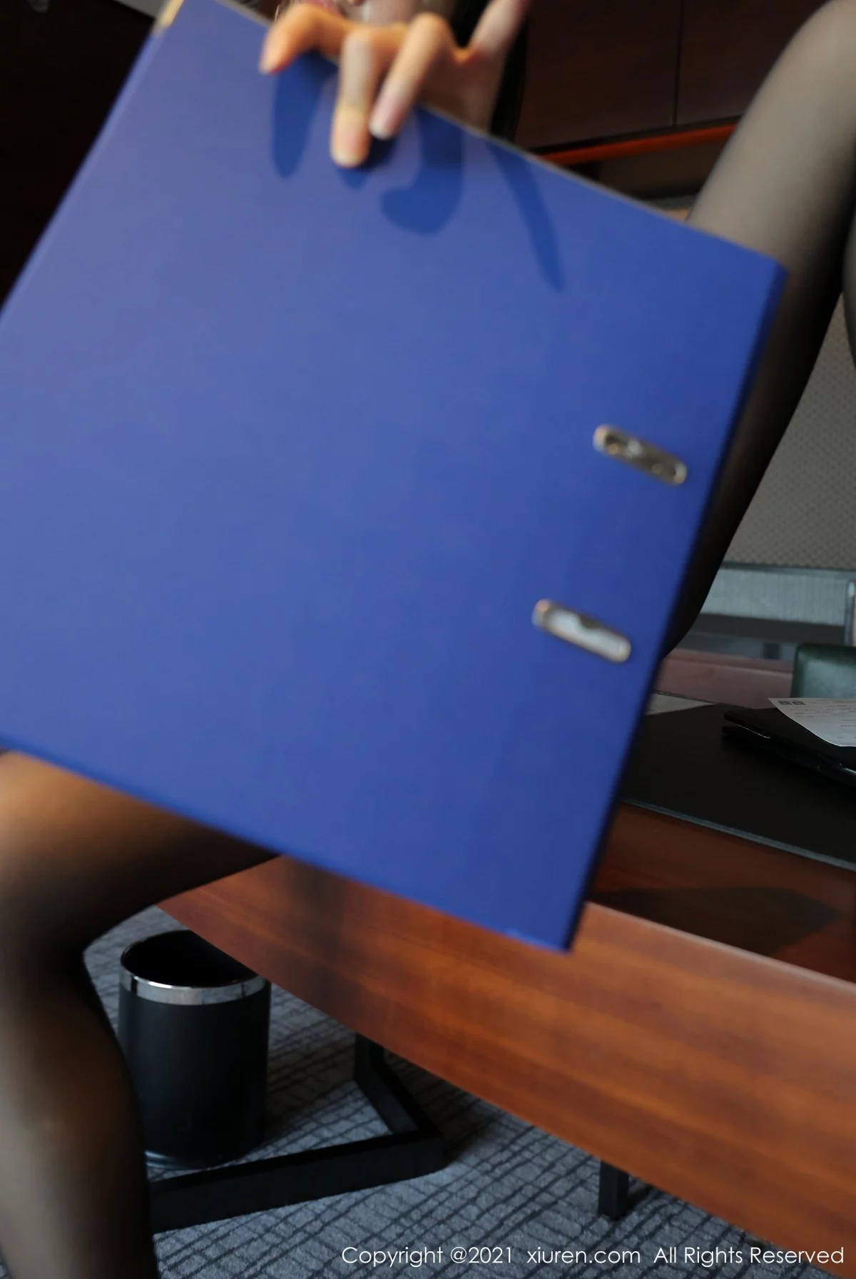 [[XiuRen秀人网]秀人网]No.4291_模特月音瞳白衬衫黑短裙秘书OL主题私房半脱秀丰满身材诱惑写真99P