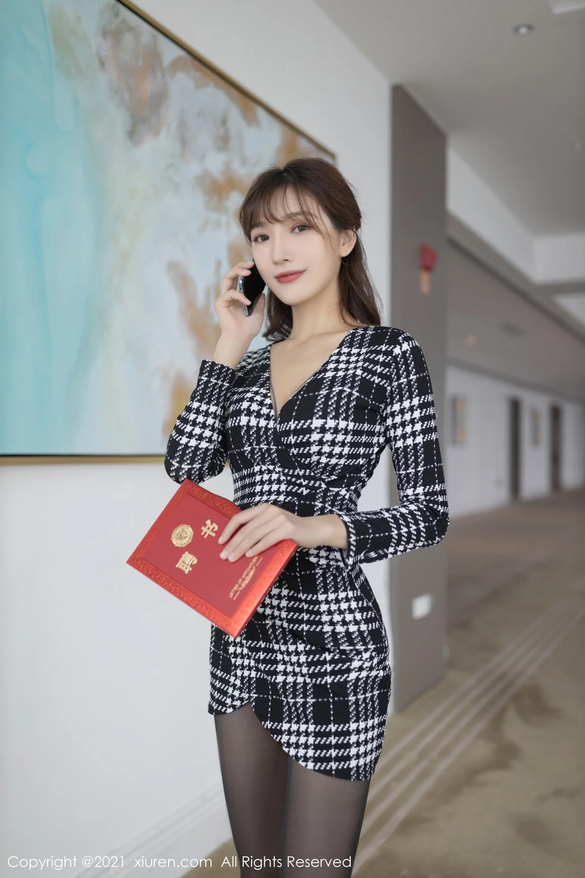 [[XiuRen秀人网]秀人网]No.4292_模特陆萱萱重庆旅拍私房半脱露灰色精致内衣配开档黑丝诱惑写真88P