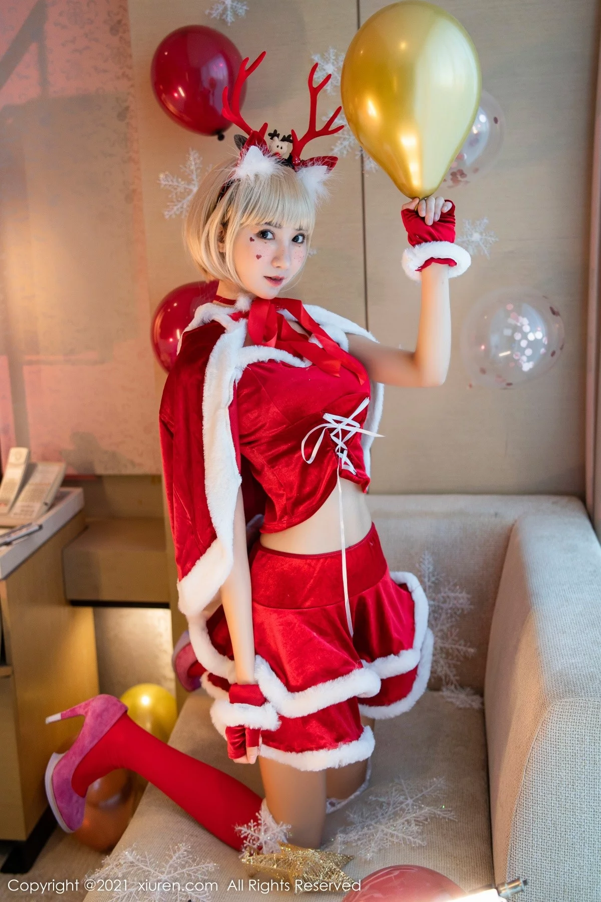 [[XiuRen秀人网]秀人网]No.4300_女神小果冻儿圣诞主题私房性感红色服饰半脱秀火辣身材诱惑写真57P