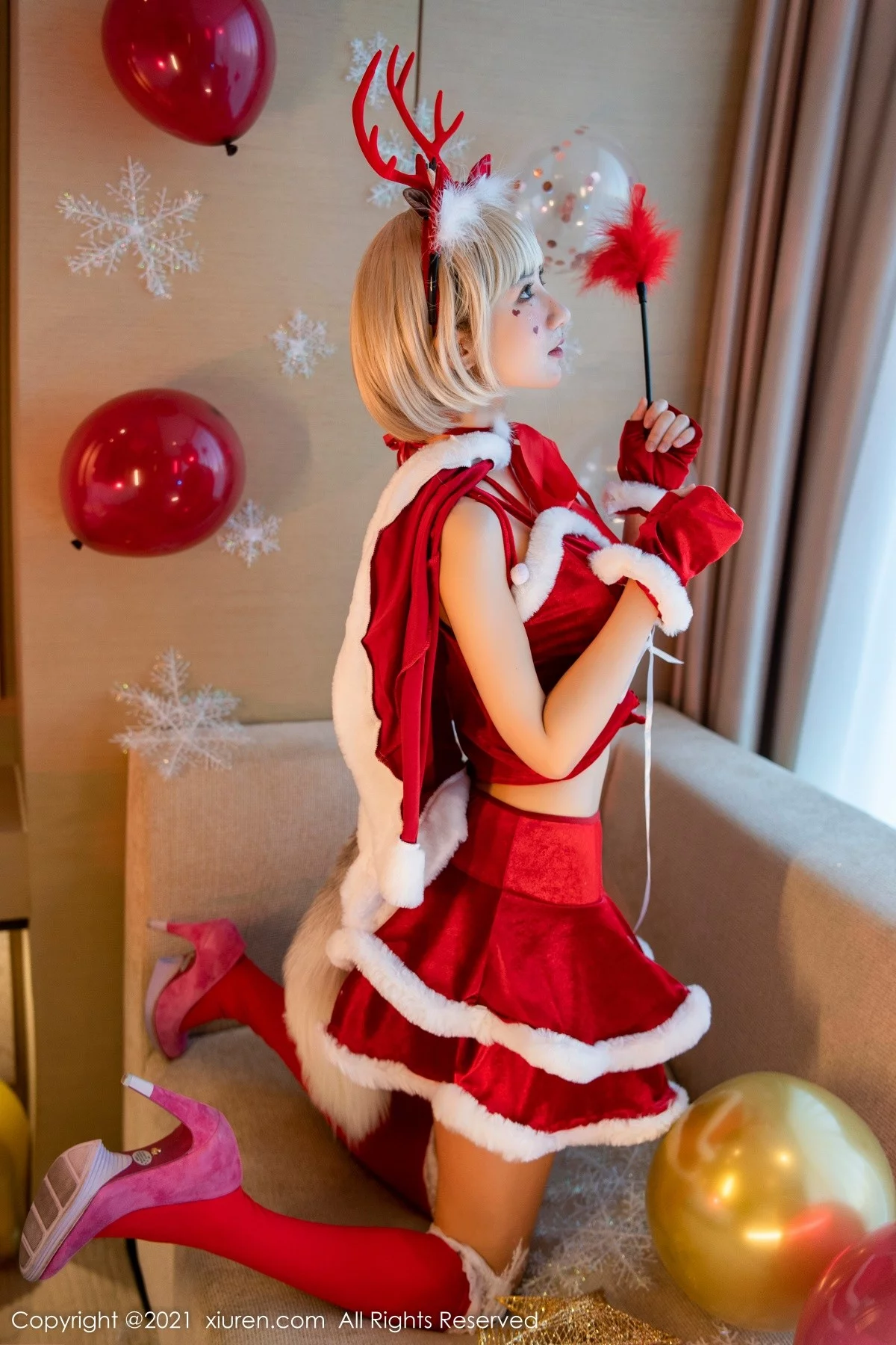 [[XiuRen秀人网]秀人网]No.4300_女神小果冻儿圣诞主题私房性感红色服饰半脱秀火辣身材诱惑写真57P