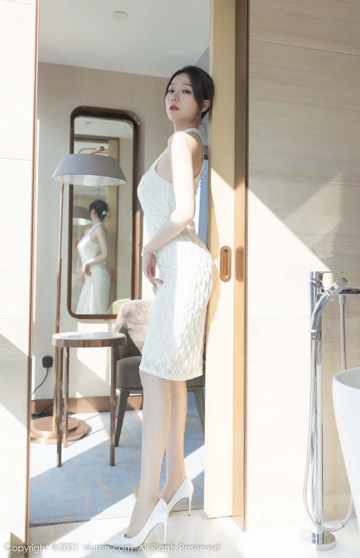 [[XiuRen秀人网]秀人网]No.4308_模特安然Maleah私房脱白纱连衣裙露红色蕾丝内衣惹火诱惑写真80P