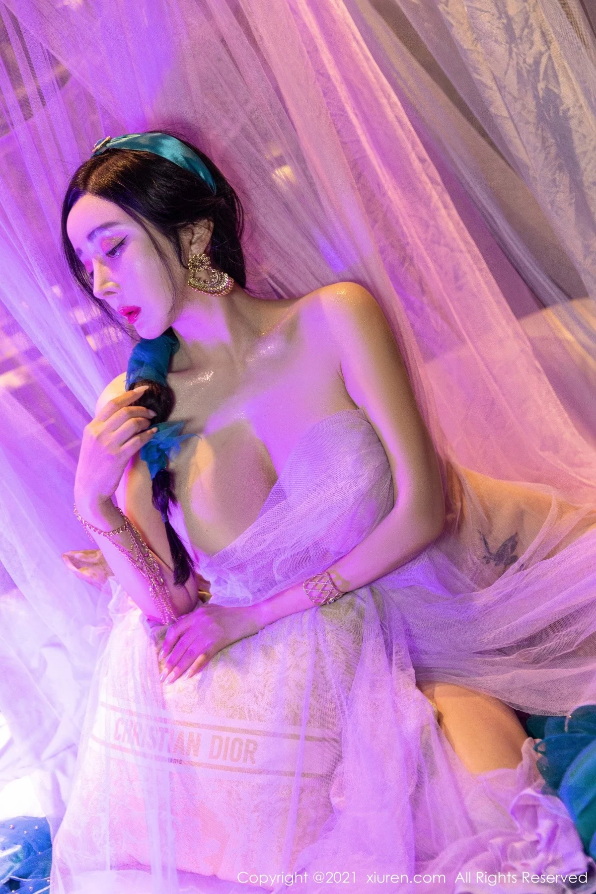 [[XiuRen秀人网]秀人网]No.4243_模特允爾成都旅拍异域风情主题私房半脱露丰乳肥臀极致诱惑写真63P