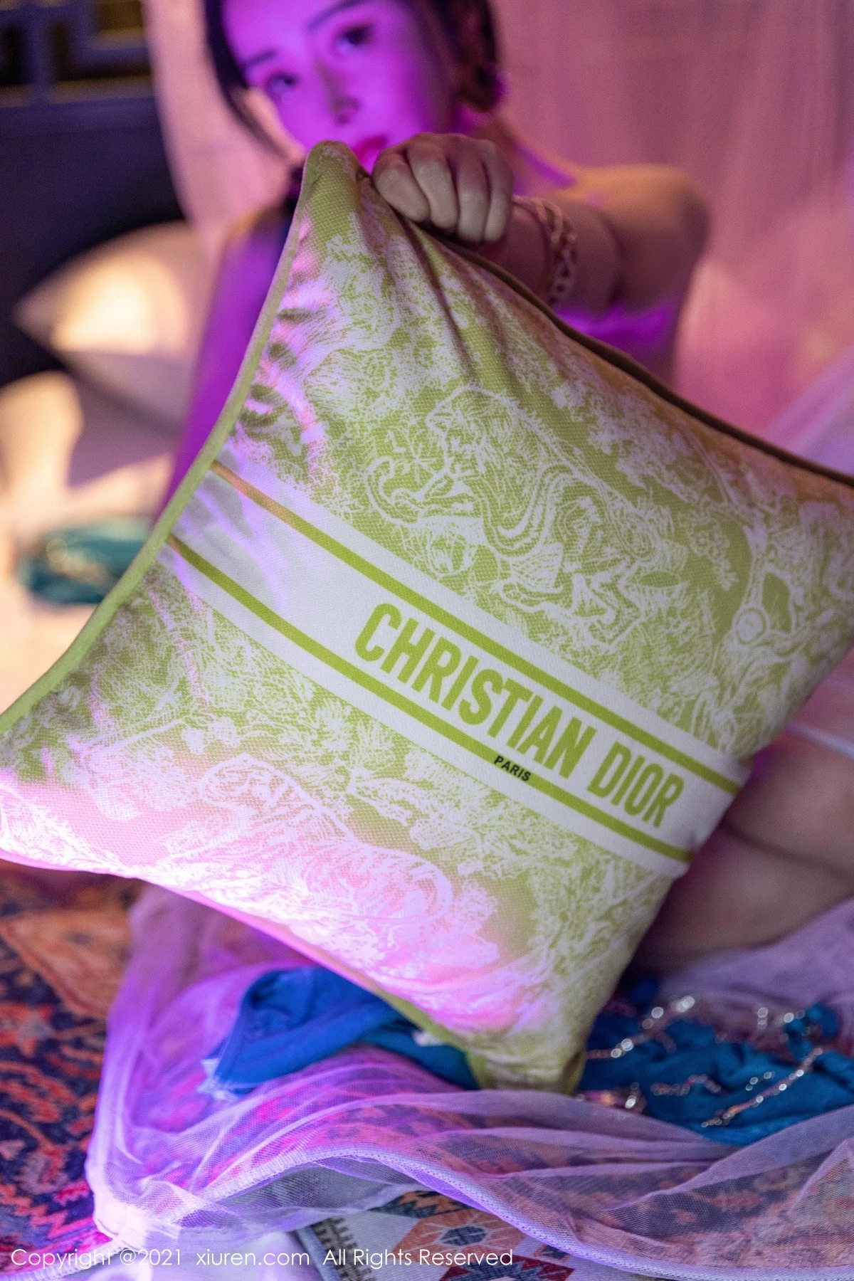 [[XiuRen秀人网]秀人网]No.4243_模特允爾成都旅拍异域风情主题私房半脱露丰乳肥臀极致诱惑写真63P