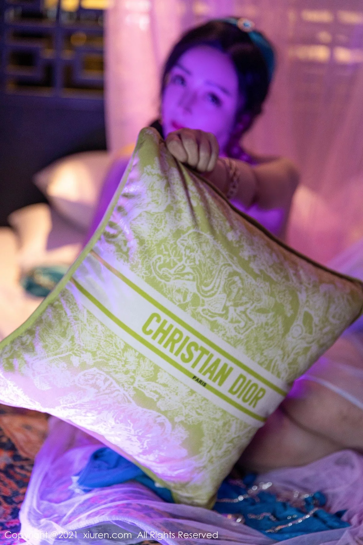 [[XiuRen秀人网]秀人网]No.4243_模特允爾成都旅拍异域风情主题私房半脱露丰乳肥臀极致诱惑写真63P