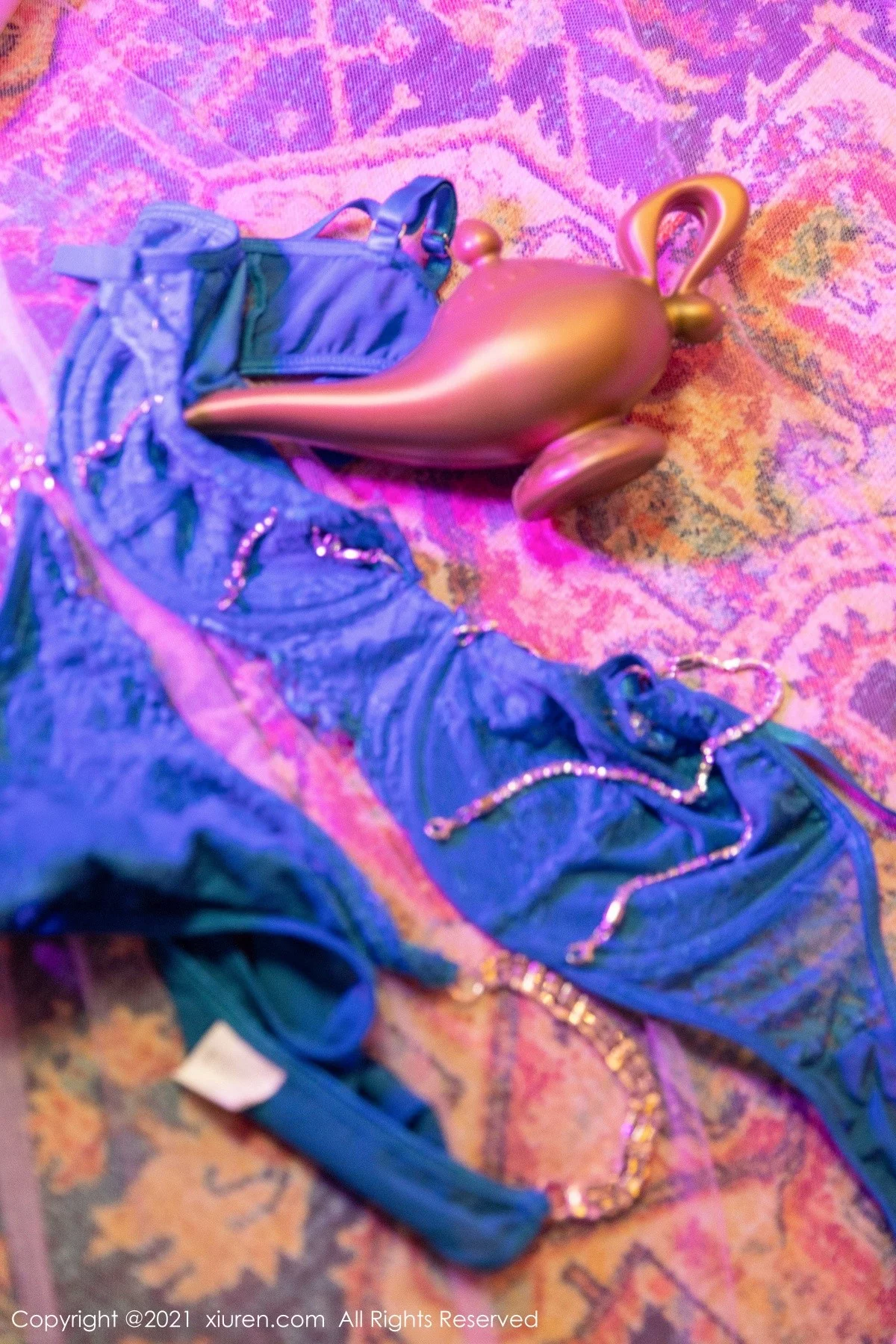 [[XiuRen秀人网]秀人网]No.4243_模特允爾成都旅拍异域风情主题私房半脱露丰乳肥臀极致诱惑写真63P