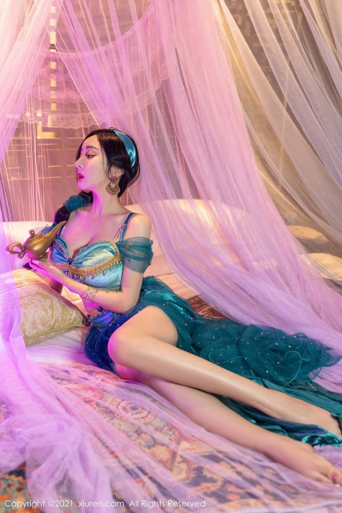 [[XiuRen秀人网]秀人网]No.4243_模特允爾成都旅拍异域风情主题私房半脱露丰乳肥臀极致诱惑写真63P