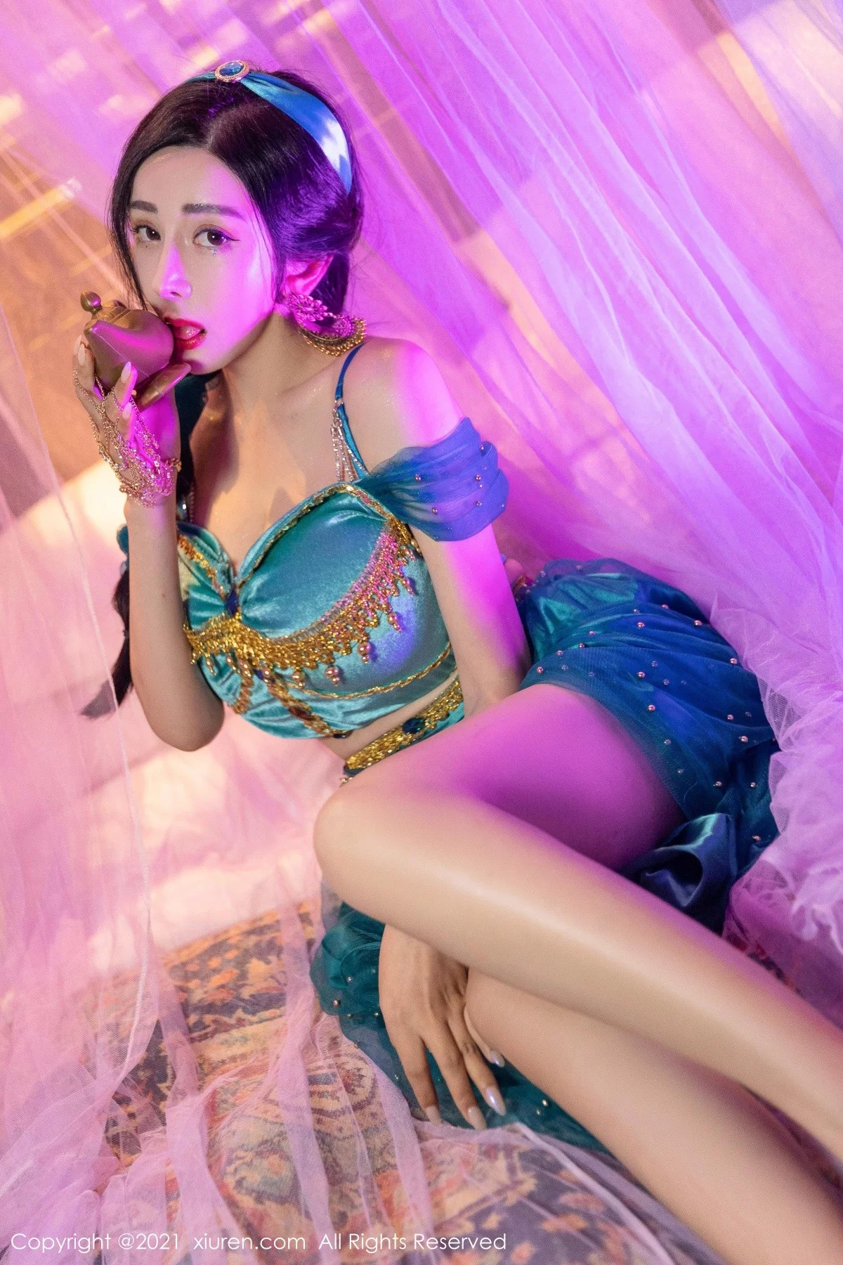 [[XiuRen秀人网]秀人网]No.4243_模特允爾成都旅拍异域风情主题私房半脱露丰乳肥臀极致诱惑写真63P