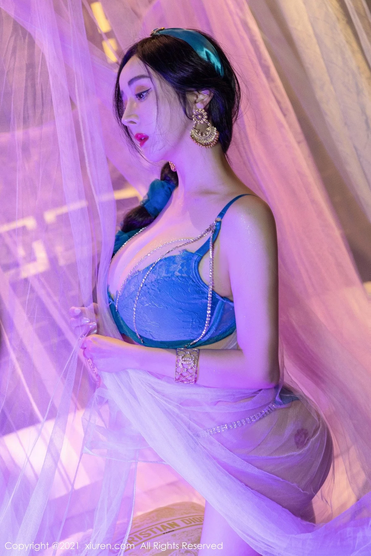 [[XiuRen秀人网]秀人网]No.4243_模特允爾成都旅拍异域风情主题私房半脱露丰乳肥臀极致诱惑写真63P