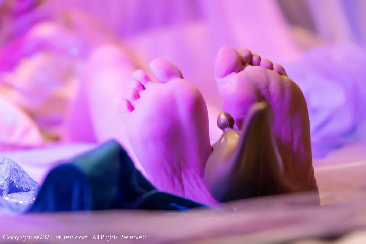 [[XiuRen秀人网]秀人网]No.4243_模特允爾成都旅拍异域风情主题私房半脱露丰乳肥臀极致诱惑写真63P