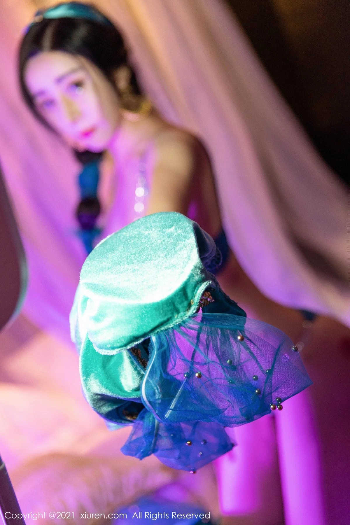 [[XiuRen秀人网]秀人网]No.4243_模特允爾成都旅拍异域风情主题私房半脱露丰乳肥臀极致诱惑写真63P