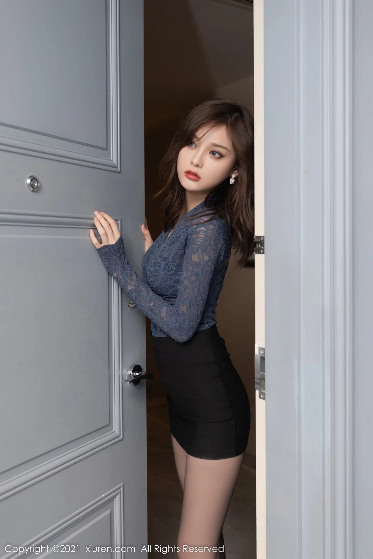 [[XiuRen秀人网]秀人网]No.4315_模特王心怡半脱露精致蓝色内衣配黑丝裤袜秀完美身材诱惑写真90P