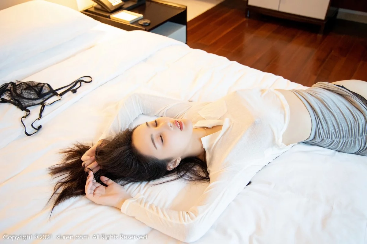 [[XiuRen秀人网]秀人网]No.4312_模特Summer宝宝白纱衣配超短裙半脱露蕾丝内衣撩人诱惑写真60P