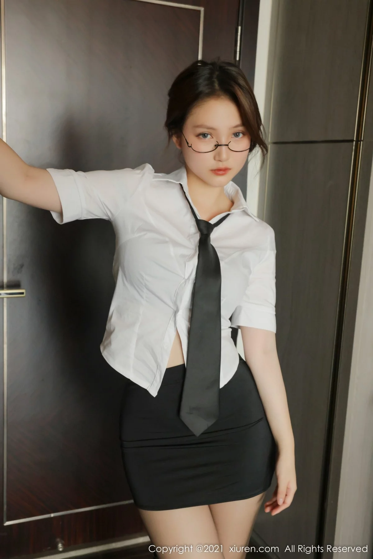 [[XiuRen秀人网]秀人网]No.4311_新人模特兔妹妹私房白衬衣黑短裙半脱露性感内衣完美诱惑写真85P