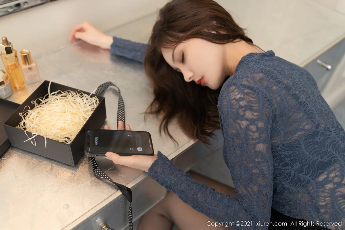 [[XiuRen秀人网]秀人网]No.4315_模特王心怡半脱露精致蓝色内衣配黑丝裤袜秀完美身材诱惑写真90P