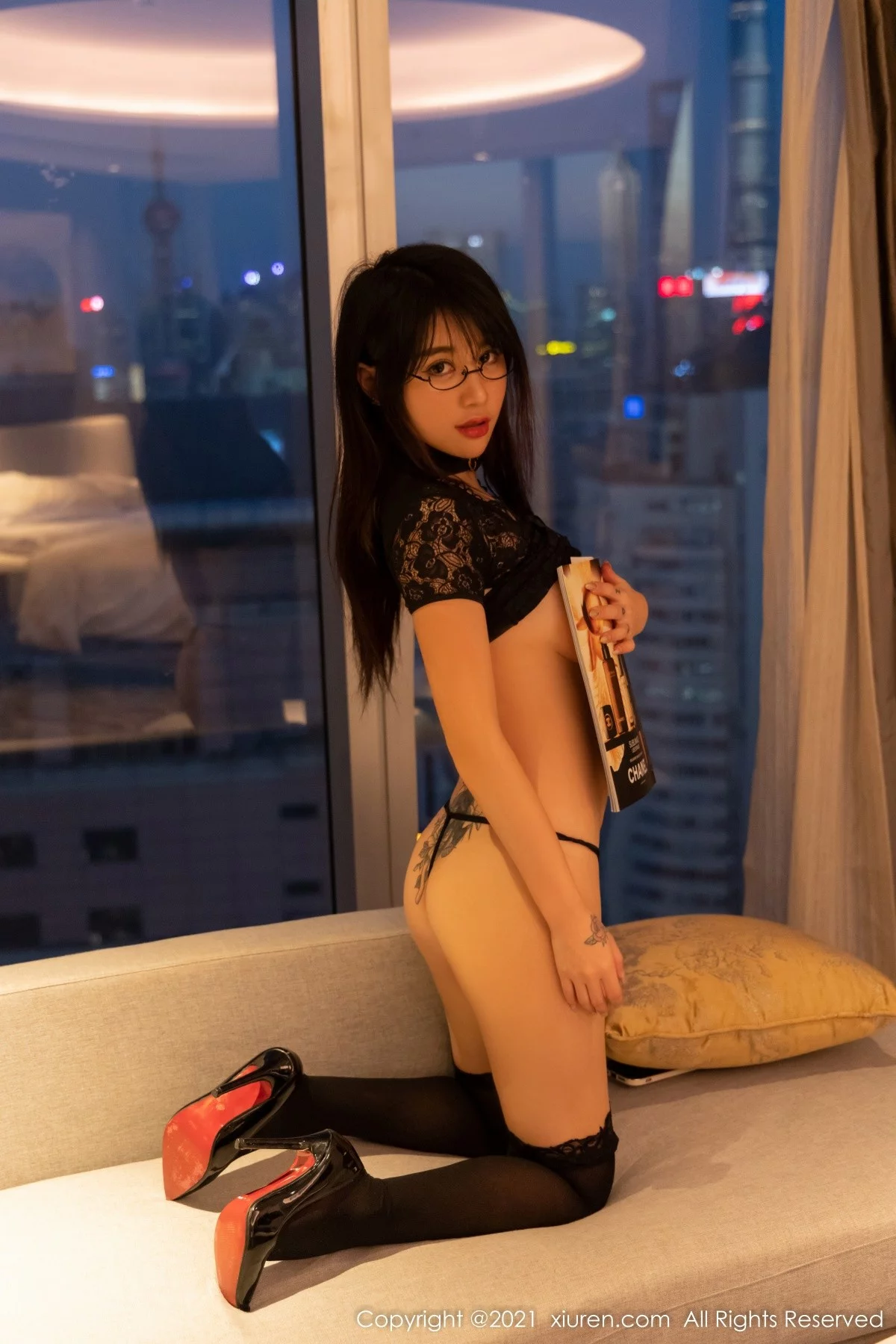 [[XiuRen秀人网]秀人网]No.4317_模特美七Mia青海旅拍黑色蕾丝内衣配丁字裤秀惹火身材诱惑写真67P