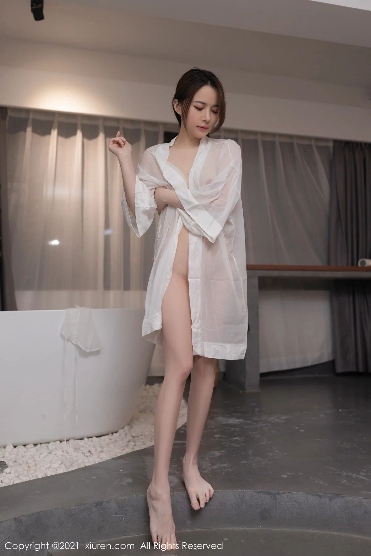 [[XiuRen秀人网]秀人网]No.4326_模特鱼子酱Fish江浙沪旅拍浴室白色透纱湿身秀火辣身材诱惑写真80P