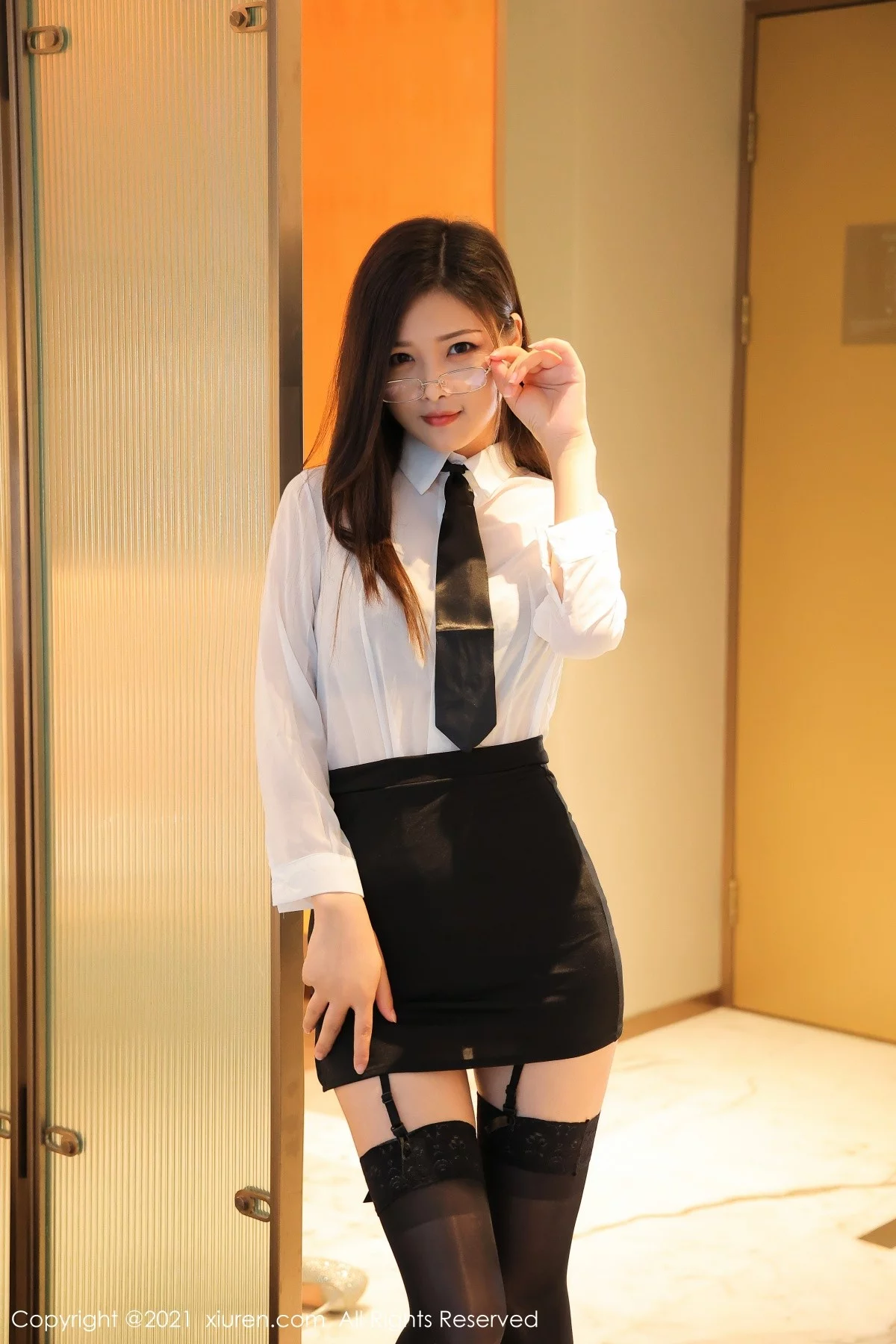 [[XiuRen秀人网]秀人网]No.4324_模特星萌私房经典白衬衣黑短裙配黑丝吊袜秀完美身材诱惑写真49P