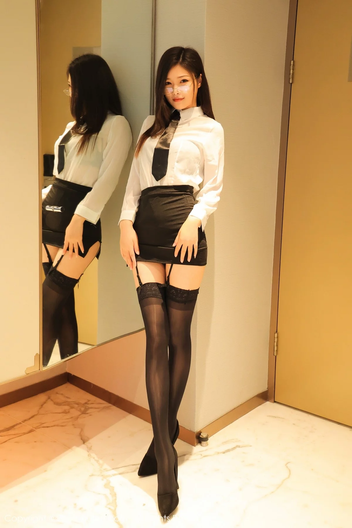 [[XiuRen秀人网]秀人网]No.4324_模特星萌私房经典白衬衣黑短裙配黑丝吊袜秀完美身材诱惑写真49P
