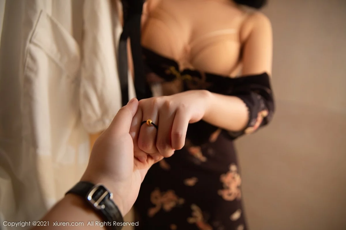 [[XiuRen秀人网]秀人网]No.4334_模特一颗甜蛋黄a黑花裙配精致内衣蕾丝吊袜秀火辣身材诱惑写真79P