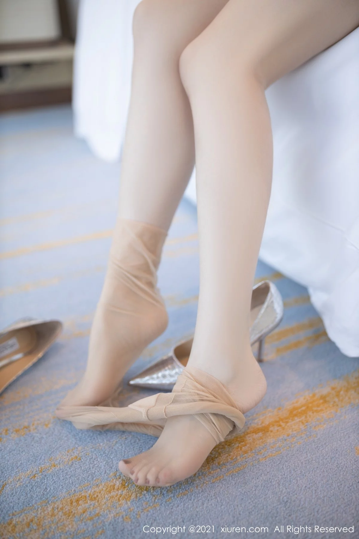 [[XiuRen秀人网]秀人网]No.4336_模特安然Maleah重庆旅拍脱牛仔短裙露白色高叉连体衣诱惑写真80P