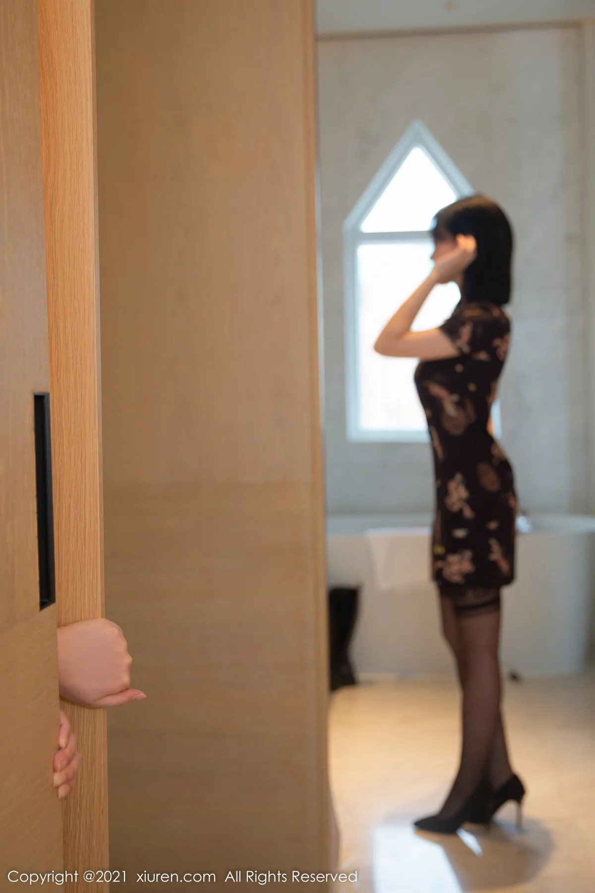 [[XiuRen秀人网]秀人网]No.4334_模特一颗甜蛋黄a黑花裙配精致内衣蕾丝吊袜秀火辣身材诱惑写真79P