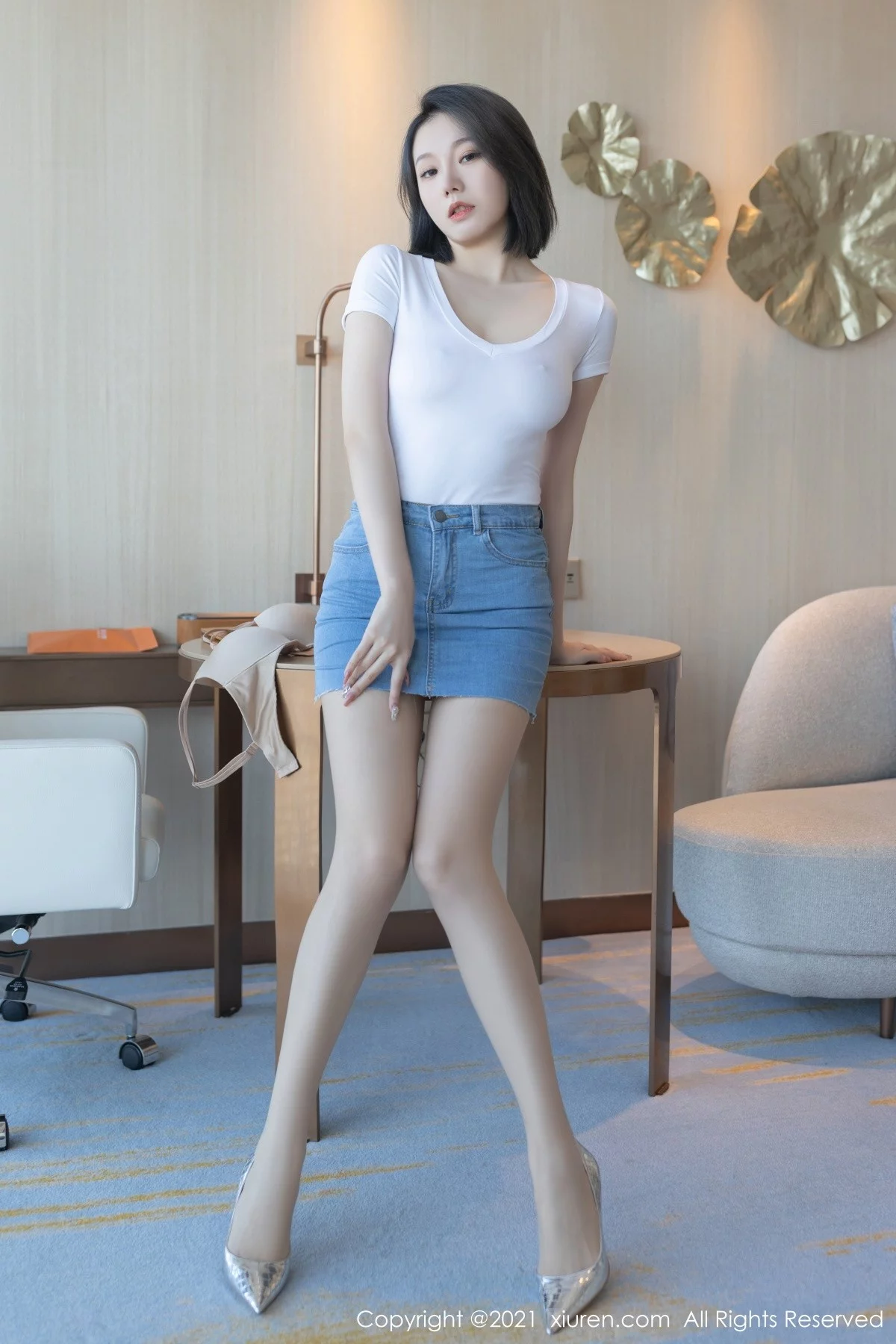 [[XiuRen秀人网]秀人网]No.4336_模特安然Maleah重庆旅拍脱牛仔短裙露白色高叉连体衣诱惑写真80P