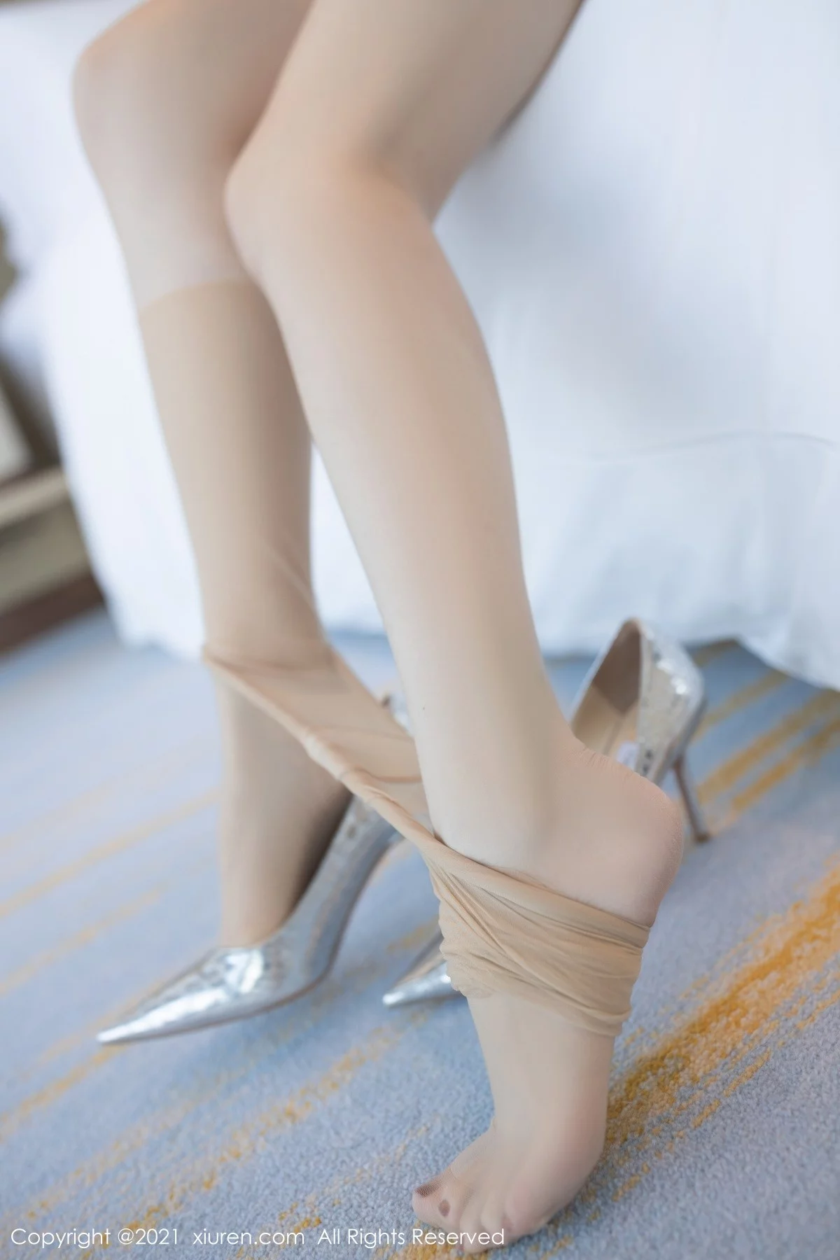 [[XiuRen秀人网]秀人网]No.4336_模特安然Maleah重庆旅拍脱牛仔短裙露白色高叉连体衣诱惑写真80P