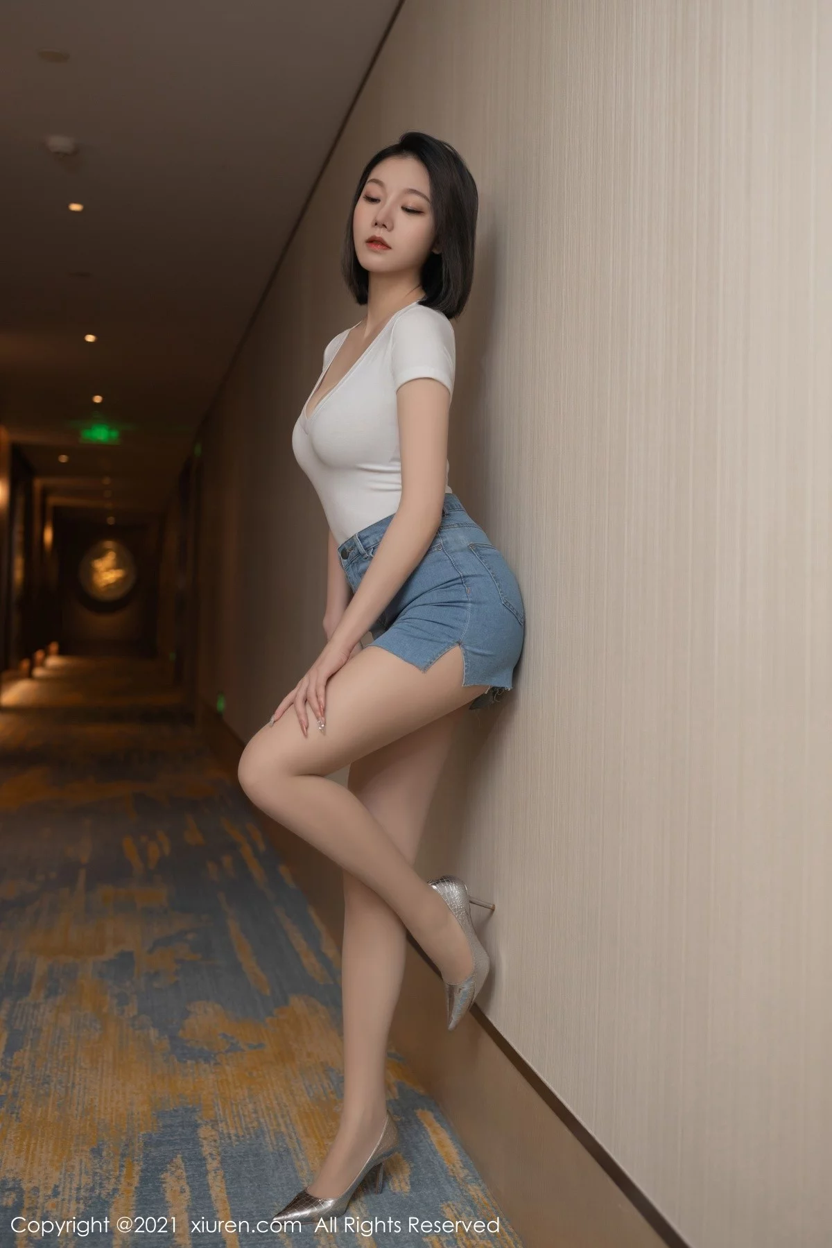 [[XiuRen秀人网]秀人网]No.4336_模特安然Maleah重庆旅拍脱牛仔短裙露白色高叉连体衣诱惑写真80P