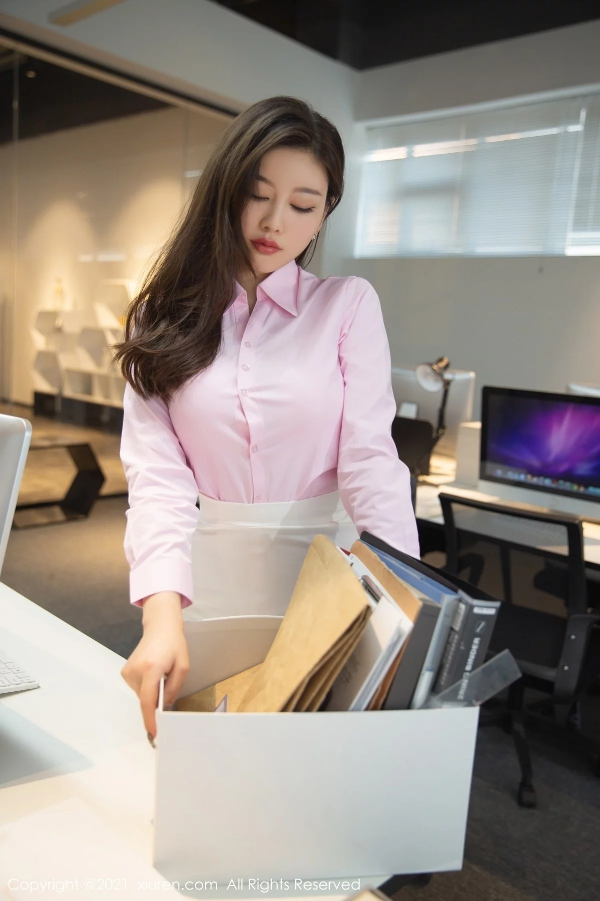 [[XiuRen秀人网]秀人网]No.4341_女神杨晨晨Yome私房性感粉色服饰配无内肉丝裤袜撩人诱惑写真80P