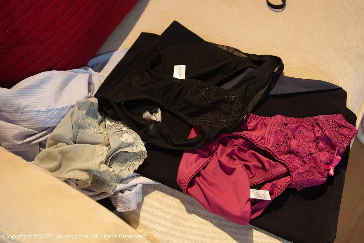 [[XiuRen秀人网]秀人网]No.4341_女神杨晨晨Yome私房性感粉色服饰配无内肉丝裤袜撩人诱惑写真80P