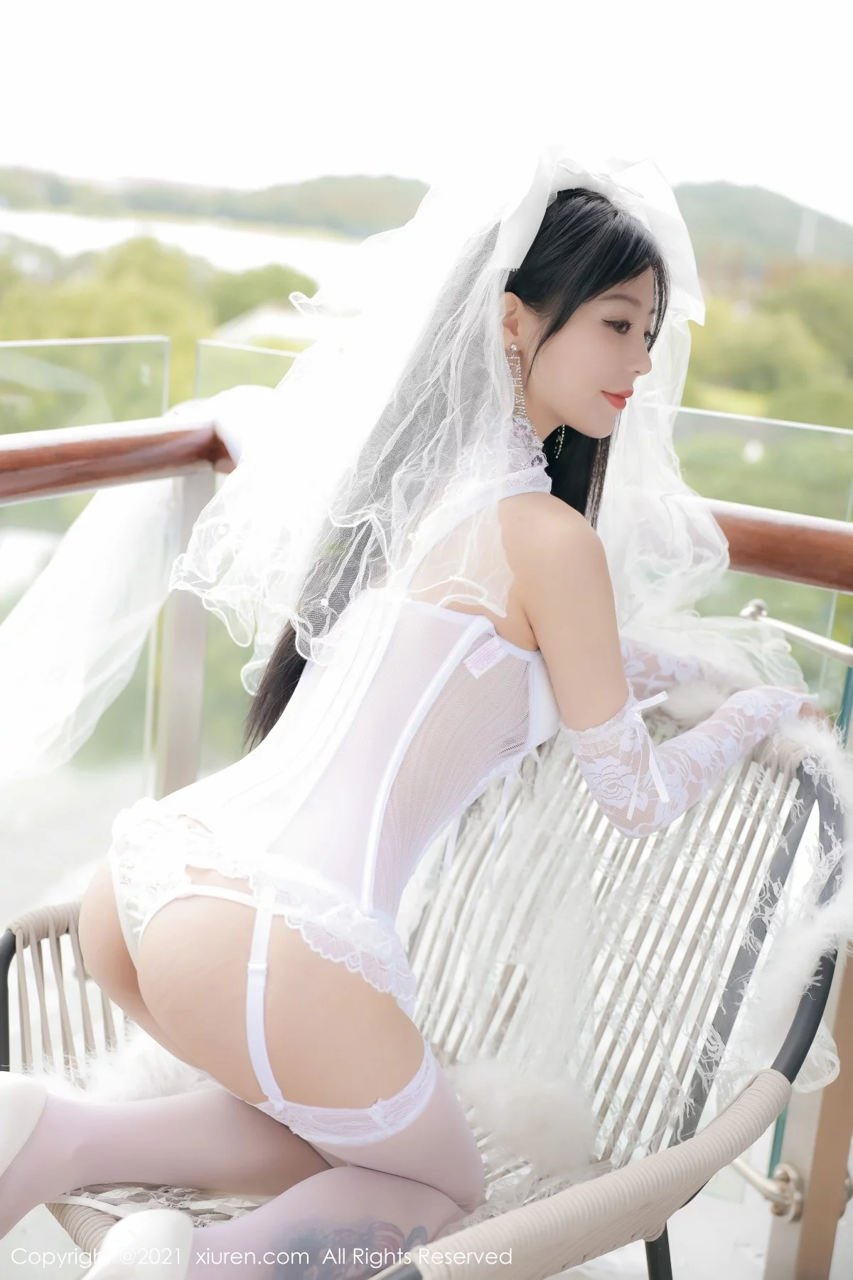 [[XiuRen秀人网]秀人网]No.4339_模特佘贝拉bella大理旅拍私房性感纯白婚纱配蕾丝吊袜诱惑写真48P