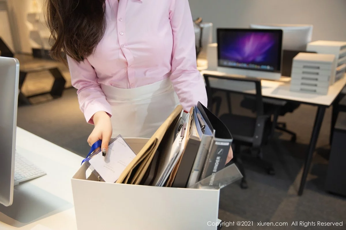 [[XiuRen秀人网]秀人网]No.4341_女神杨晨晨Yome私房性感粉色服饰配无内肉丝裤袜撩人诱惑写真80P