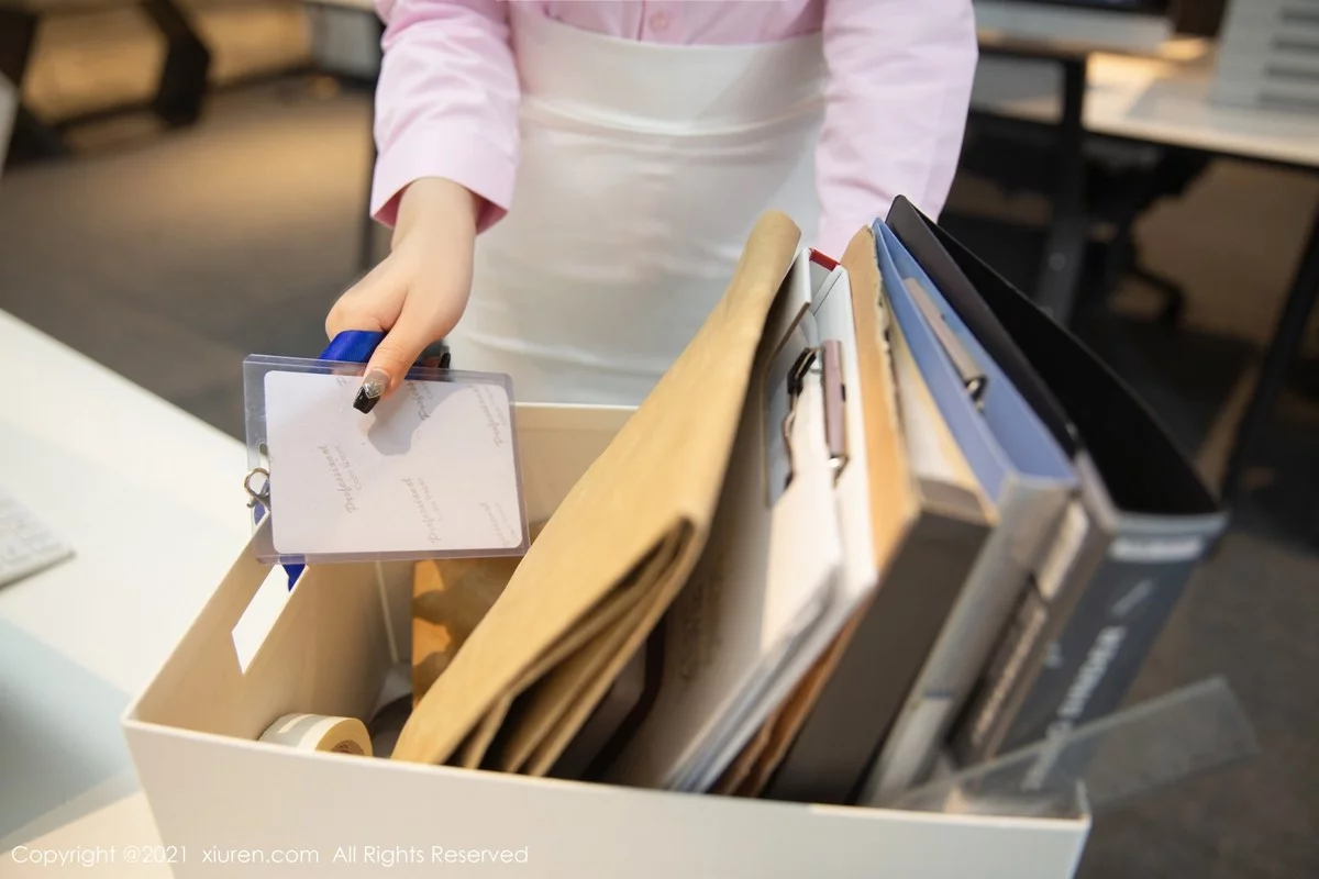 [[XiuRen秀人网]秀人网]No.4341_女神杨晨晨Yome私房性感粉色服饰配无内肉丝裤袜撩人诱惑写真80P