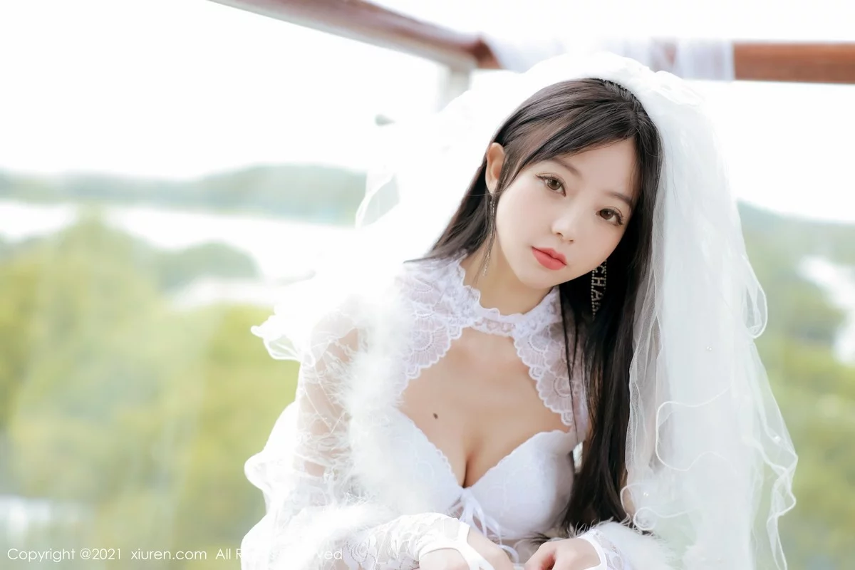 [[XiuRen秀人网]秀人网]No.4339_模特佘贝拉bella大理旅拍私房性感纯白婚纱配蕾丝吊袜诱惑写真48P