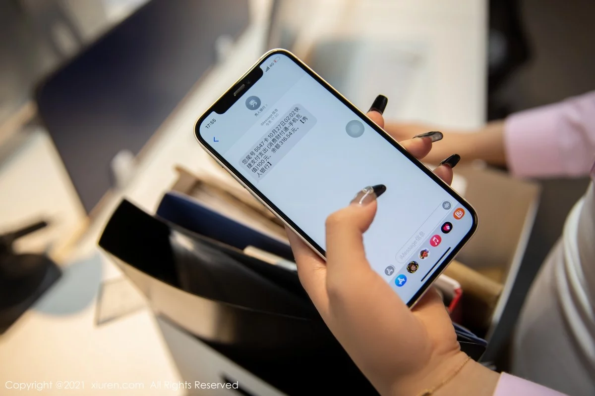 [[XiuRen秀人网]秀人网]No.4341_女神杨晨晨Yome私房性感粉色服饰配无内肉丝裤袜撩人诱惑写真80P