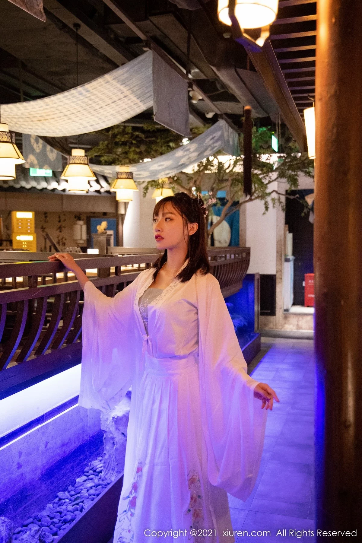 [[XiuRen秀人网]秀人网]No.4344_模特西门小玉古装服饰主题私房半脱白色长衫秀凹凸身材诱惑写真53P