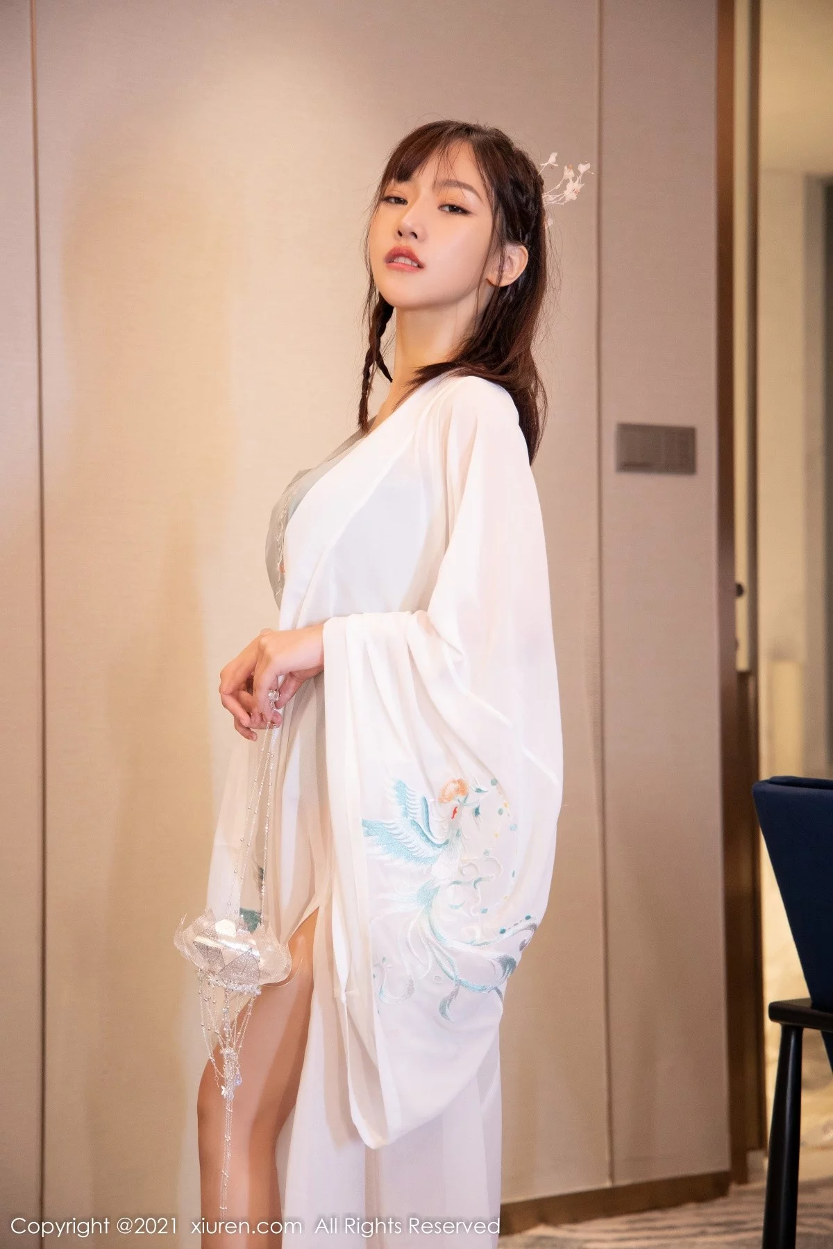 [[XiuRen秀人网]秀人网]No.4344_模特西门小玉古装服饰主题私房半脱白色长衫秀凹凸身材诱惑写真53P