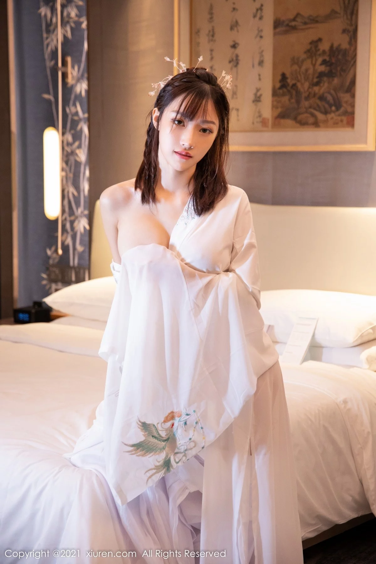 [[XiuRen秀人网]秀人网]No.4344_模特西门小玉古装服饰主题私房半脱白色长衫秀凹凸身材诱惑写真53P